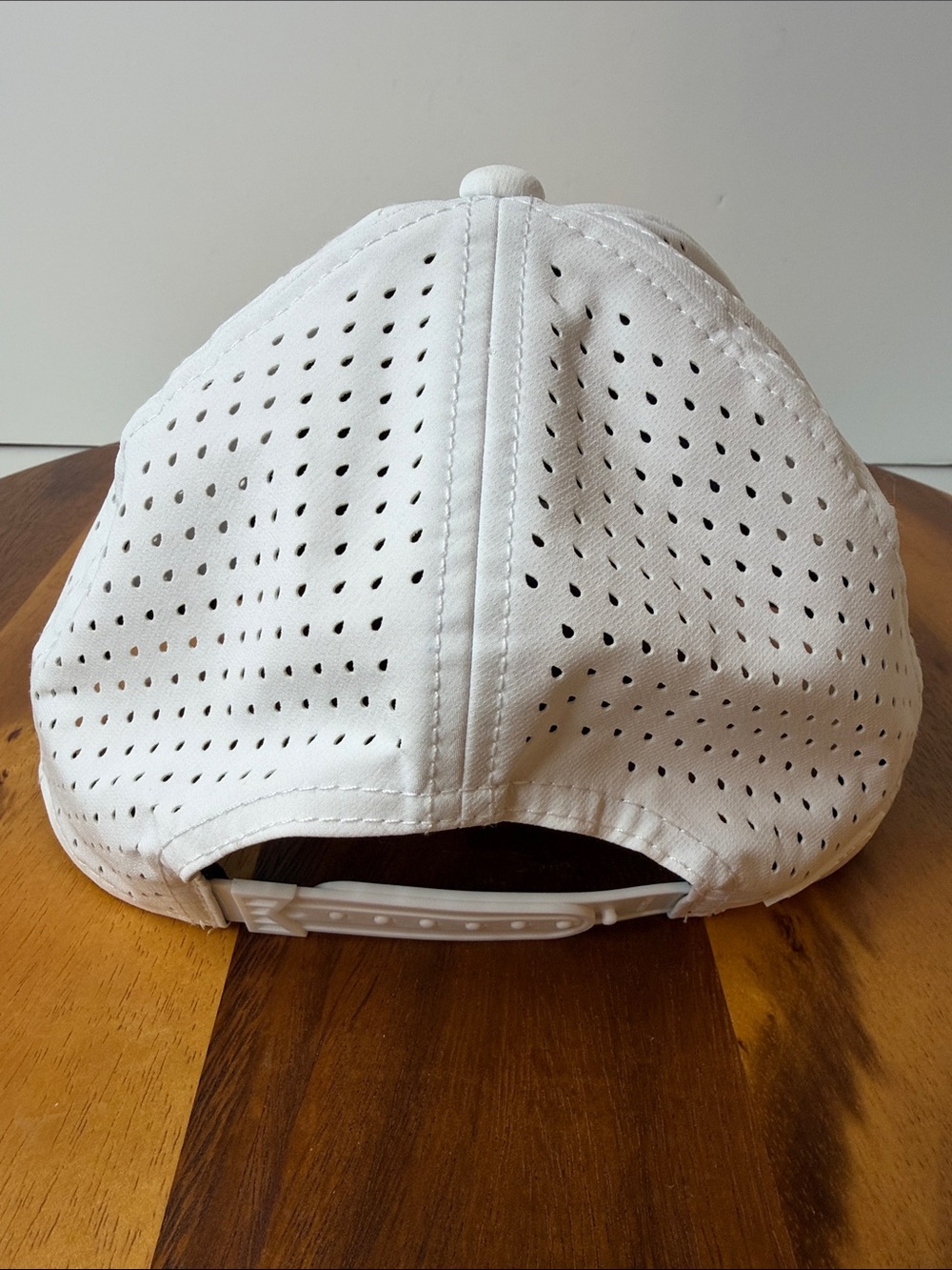 Melin white A-Game Hydro hat, clean, size SM - Picture 4 of 8